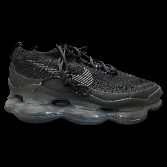 👟 Nike Flyknit Women’s Sneakers – Size 9 - Picture 1 of 2